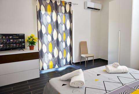 Design Double Room | Desk, rollaway beds, free WiFi, bed sheets