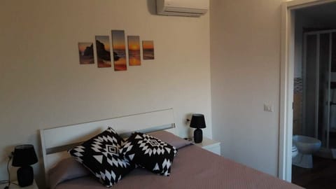 Double Room | Desk, rollaway beds, free WiFi, bed sheets