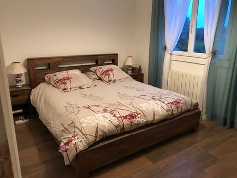 Double Room (Chevre Feuille) | Iron/ironing board (on request), WiFi (free), individually decorated