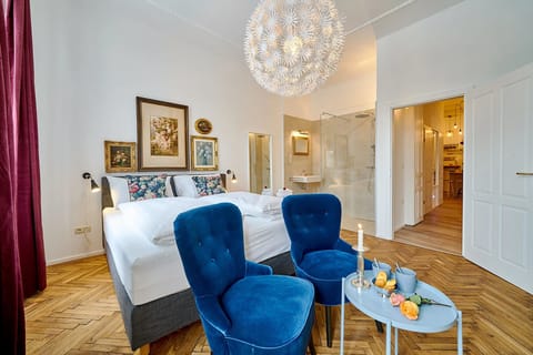 Premium bedding, down comforters, minibar, individually decorated