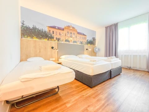 Deluxe Room | Desk, laptop workspace, soundproofing, WiFi (free)