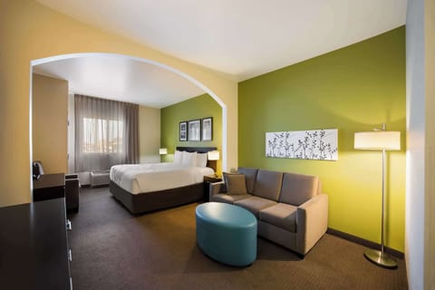 Suite, Non Smoking | Premium bedding, in-room safe, desk, iron/ironing board