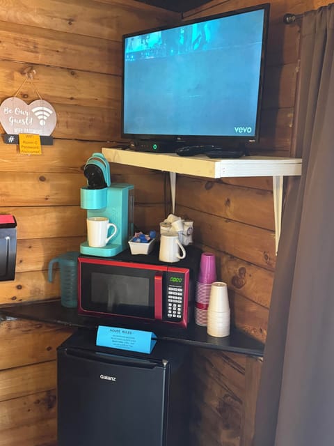 Unit C, Junior Suite, Outdoor Jacuzzi/Patio | Living area | 32-inch flat-screen TV with cable channels, TV, Netflix