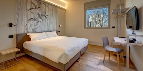 Double Room | Desk, soundproofing, free WiFi, bed sheets