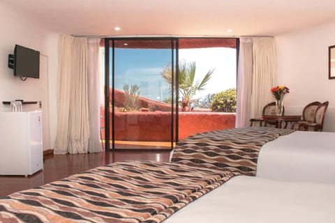 In-room safe, soundproofing, WiFi (free)