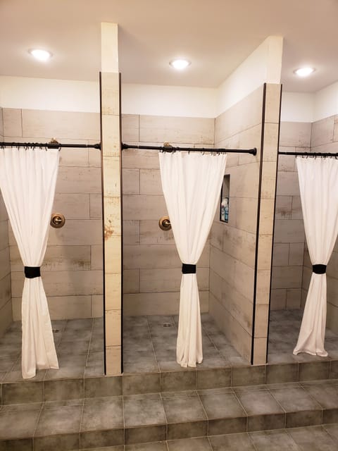 Shower, towels, shampoo