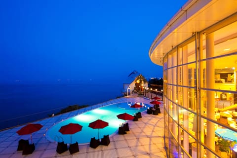 Seasonal outdoor pool