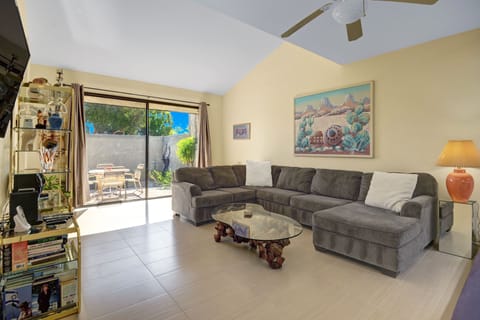 2 LIVING ROOM.jpg