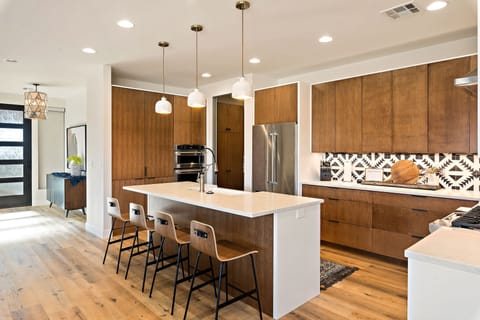 House, 3 Bedrooms | Private kitchen | Fridge, microwave, oven, coffee/tea maker