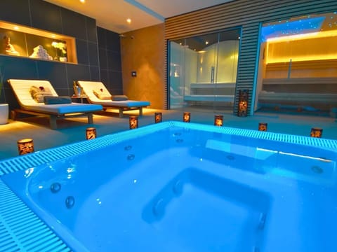 Sauna, hot tub, steam room, body treatments, hot stone massages