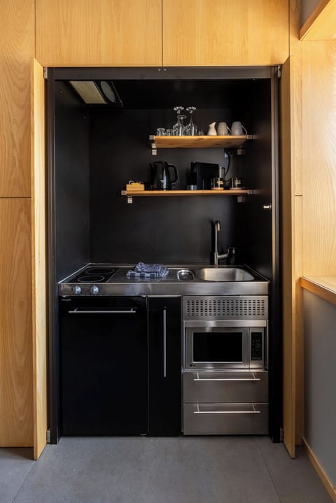 Apartment, Ensuite (Suite n°3) | Private kitchenette | Fridge, microwave, stovetop, espresso maker