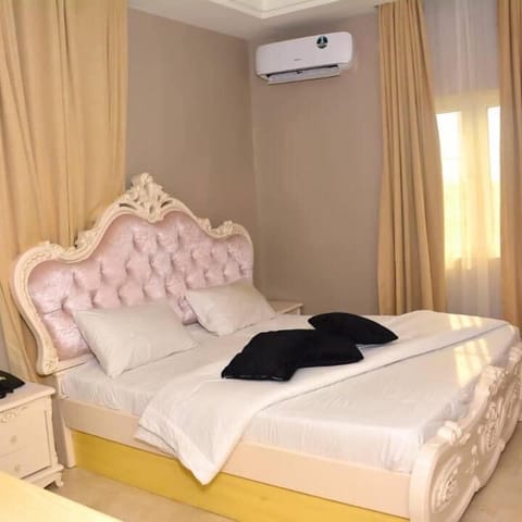 Deluxe Room | Desk, laptop workspace, free WiFi, bed sheets