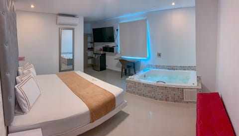 Deluxe Room | 1 bedroom, individually decorated, individually furnished, desk