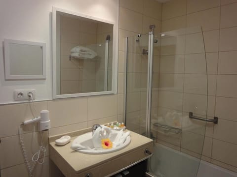 Bathroom | Free toiletries, hair dryer, bathrobes