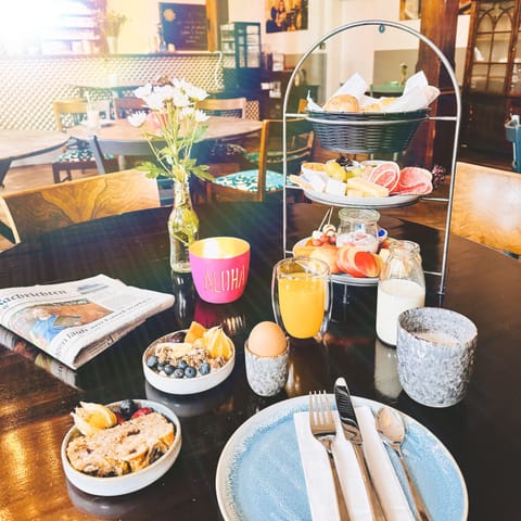 Daily buffet breakfast (EUR 19.9 per person)