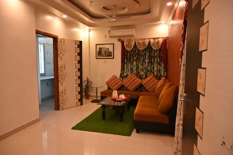 Family Suite | In-room safe, bed sheets