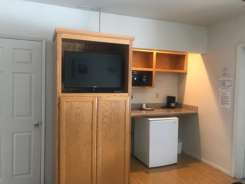 Minibar, desk, bed sheets