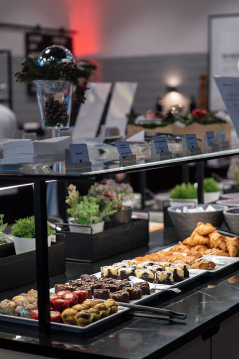 Daily buffet breakfast for a fee