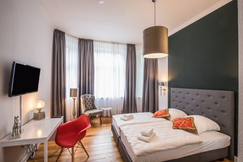 Comfort Double Room | Hypo-allergenic bedding, in-room safe, desk, blackout drapes