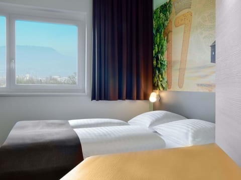 Double Room | Desk, soundproofing, WiFi (free), bed sheets