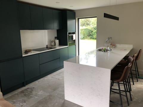 Deluxe House | Private kitchen | Full-size fridge, microwave, oven, stovetop