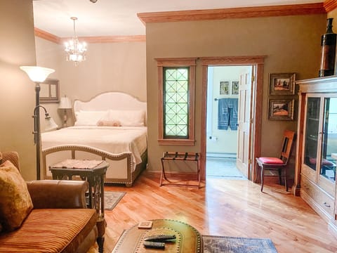 The General Suite | Premium bedding, free WiFi, bed sheets