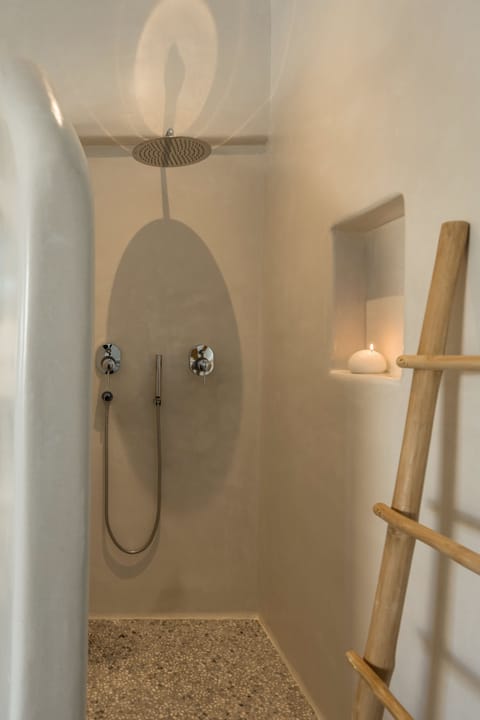 Grand Suite, Sea View | Bathroom | Shower, hydromassage showerhead, designer toiletries, hair dryer