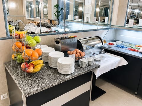 Free daily buffet breakfast
