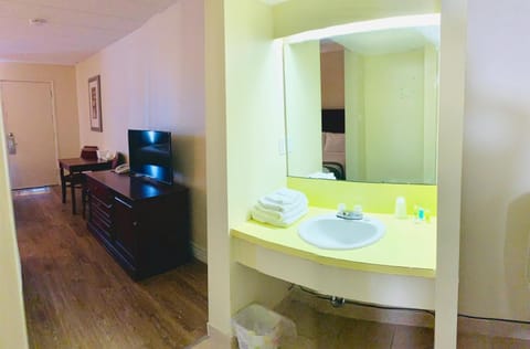 Double Room, 2 Double Beds, Microwave, Ground Floor | Pillowtop beds, desk, soundproofing, free WiFi