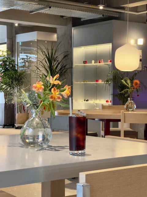 Lobby lounge