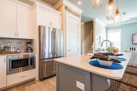 Modern, Stainless Steel Appliances!!