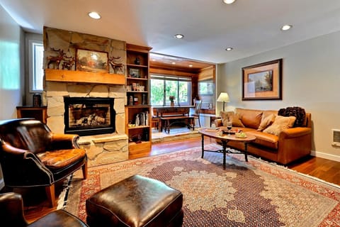 Living room looking toward  the golf course.