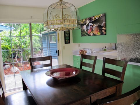 Seating and service for 6 in dining room