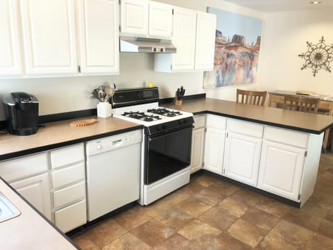 Full kitchen. - Full kitchen.