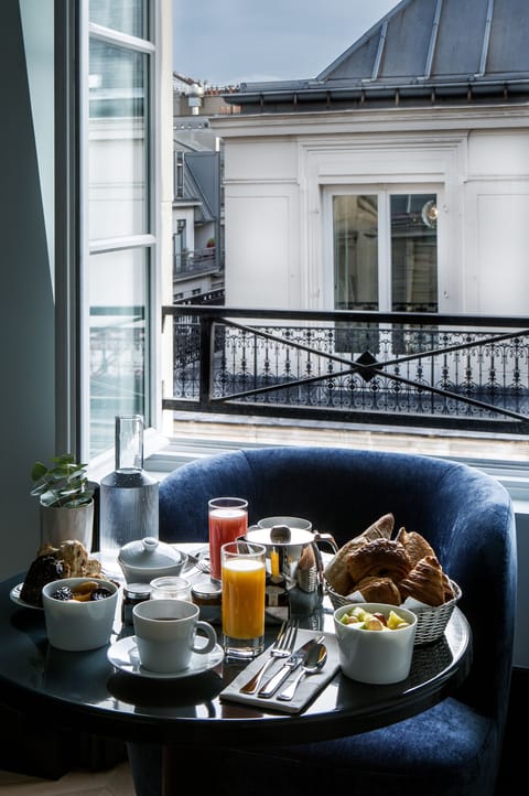 Daily continental breakfast for a fee