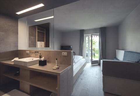 In-room safe, free WiFi, wheelchair access