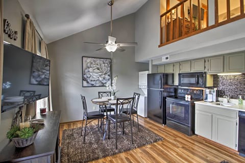 Branson Vacation Rental Condo | 2BR | 2BA | 820 Sq Ft | Steps Required