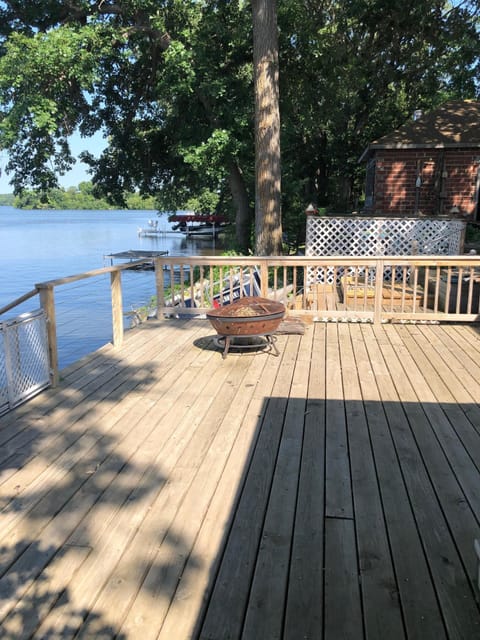 Just feet off the lake!