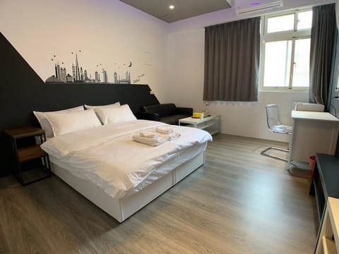 Double Room (Chill Black) | Desk, blackout drapes, soundproofing, free WiFi
