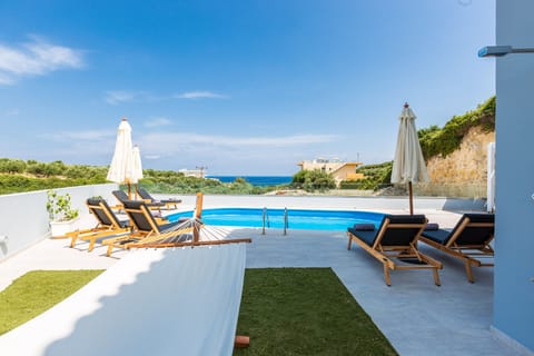 Pool surrounding that stimulate the senses.