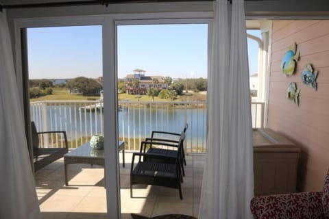 Villa, 2 Bedrooms | Living room | Flat-screen TV