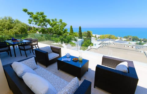 Villa | Terrace/patio