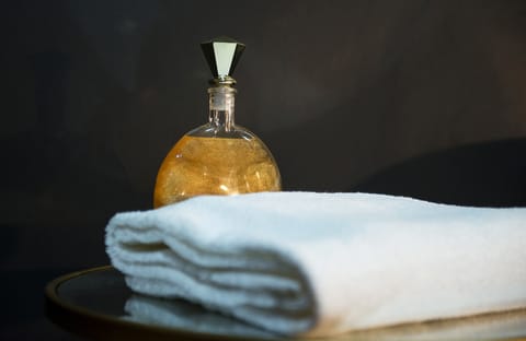 Junior Suite (Basement) | Premium bedding, down comforters, memory foam beds, minibar