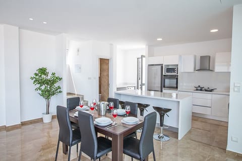 Dining area with seating for 6 persons