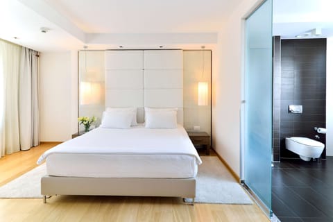Presidential Suite, City View | Hypo-allergenic bedding, down comforters, minibar, in-room safe