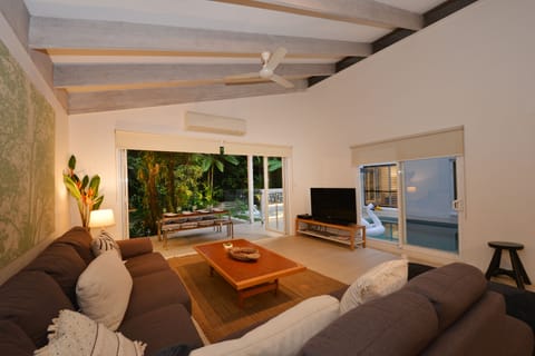 Luxury House, 5 Bedrooms, Private Pool | Living area | Flat-screen TV