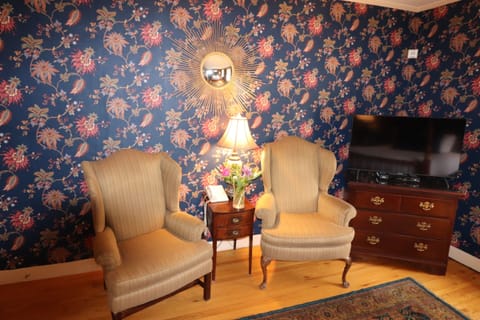 24 - Swift Room | Living area | TV