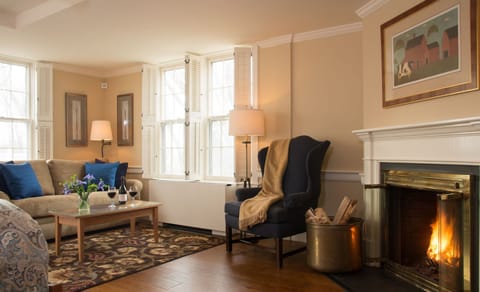 45 - Mansfield Room | Living area | TV