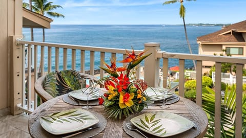 Great location for any meal and it comes with a view of the Pacific!