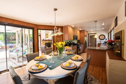 dining area downstairs full size kitchen